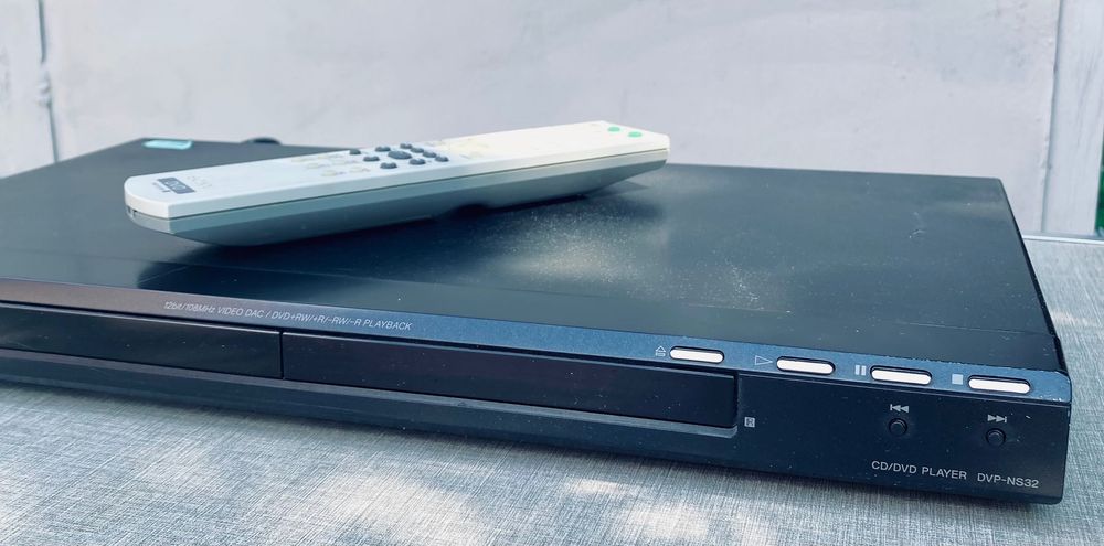 SONY CD/DVD player  DVP-NS32