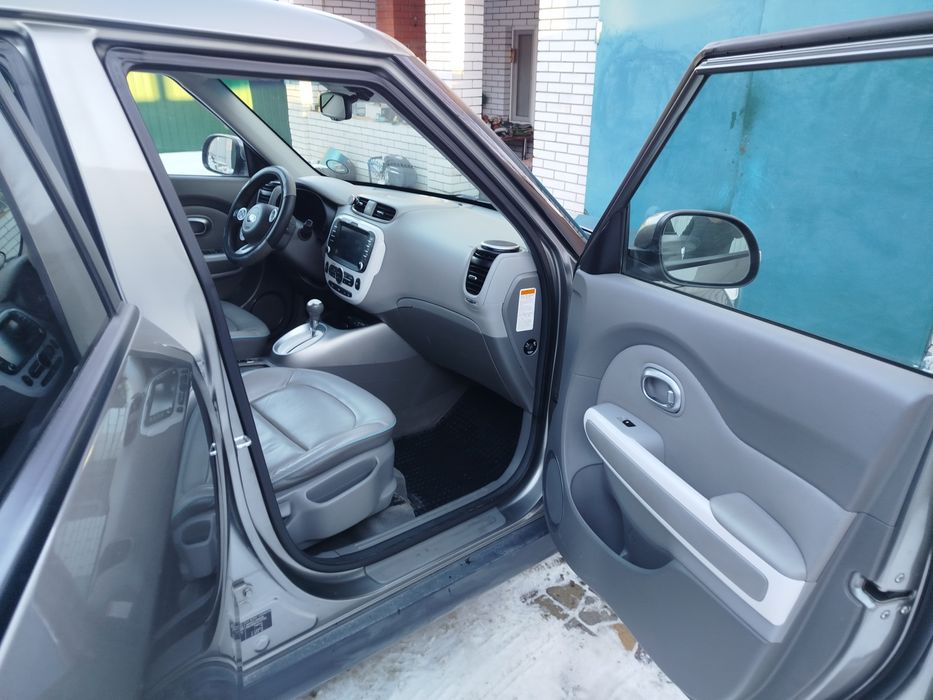 KIA SOULe automatic 2015