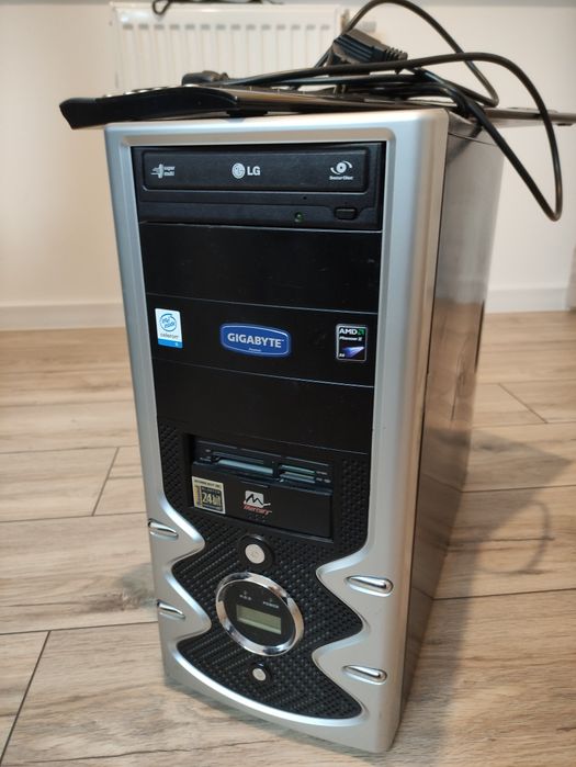 Komputer PC 4x3ghz Radeon 3850 8gb ram 500gb dysk