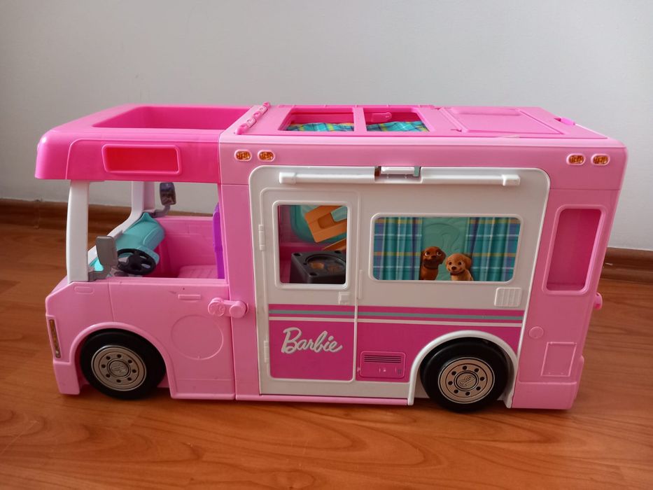 Kamper Barbie z wyposażeniem