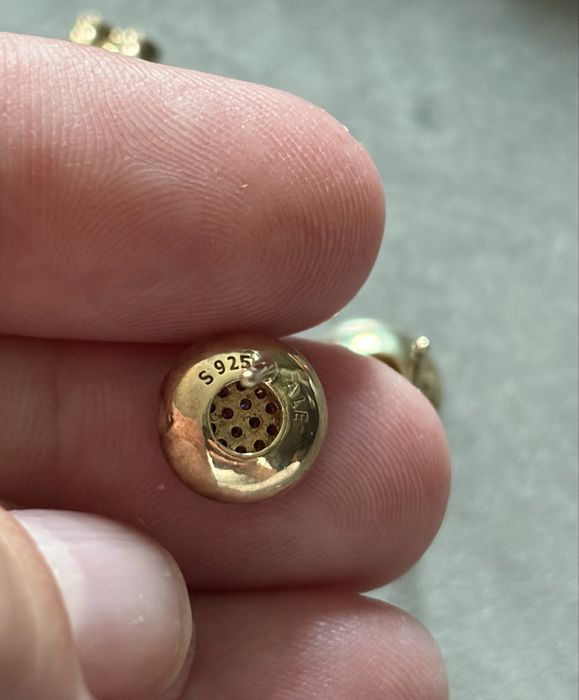 Продам сережки pandora