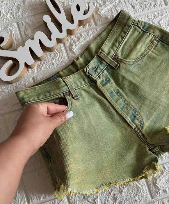 Cтильні шорти Levi's.