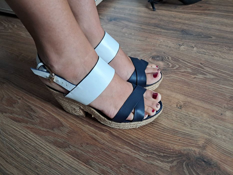 Espadryle Stradivarius na platformie r.38