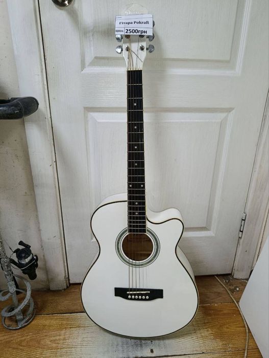 Гитара с чехлом в хорошом состоянии