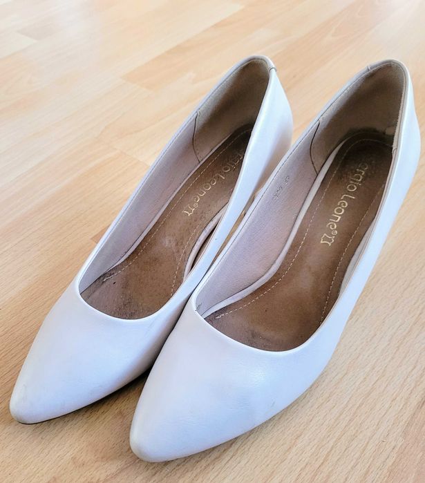 Beżowe buty szpilki