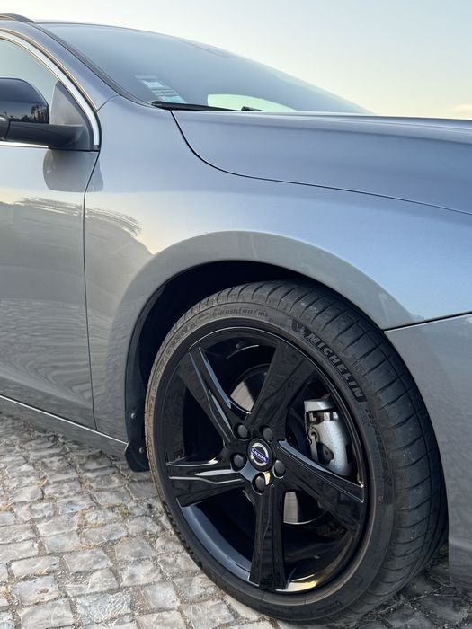 Volvo  V60 R-Design
