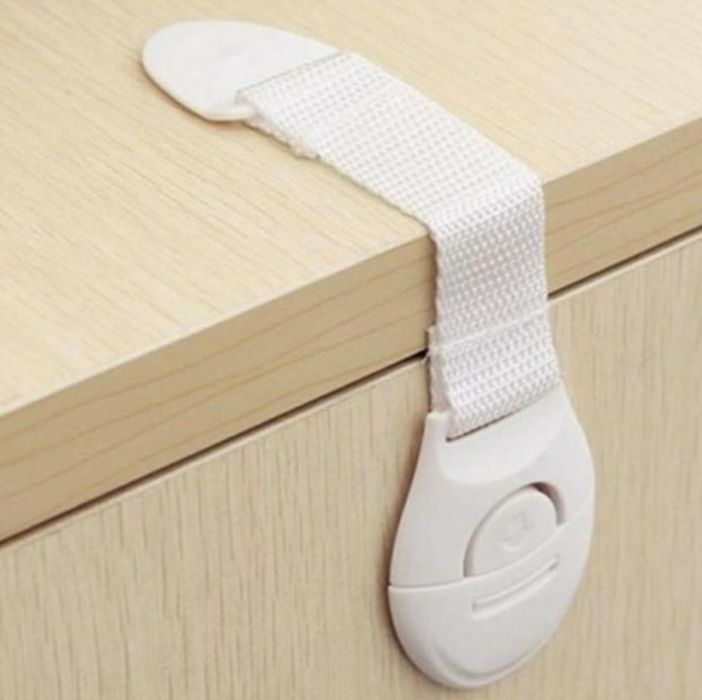 Захист від дітей універсальний на шафу, тумбу