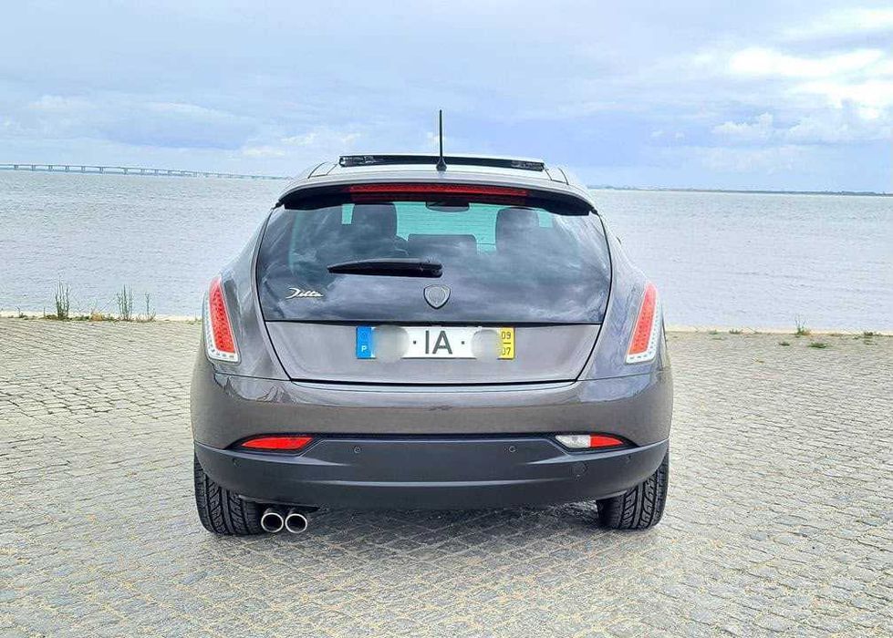 Carro Lancia Delta, Diesel 120 cv, teto panorâmico.