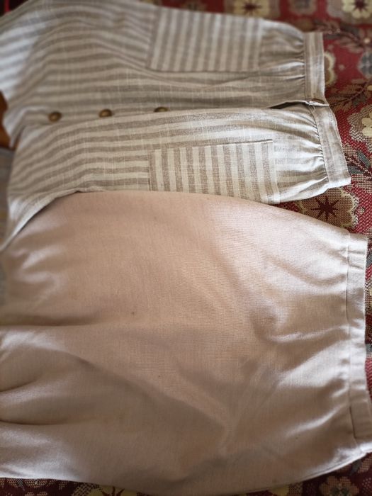 Одяг жіночий різних розмірів.