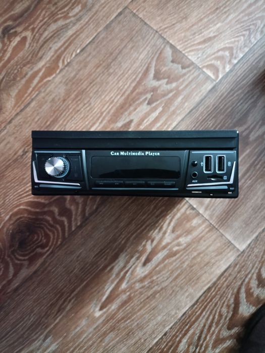 Магнітола з висувним екраном