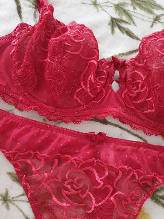 Komplet na Walentynki czerwona bielizna damskiej Etam