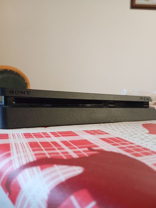 PS4 500gb slim preta