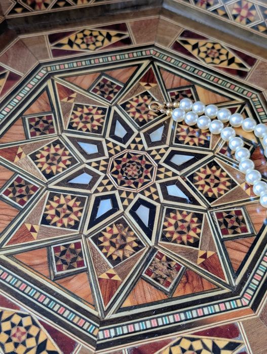 Ośmiokątna taca mozaikowa z inkrustacją z masy perłowej