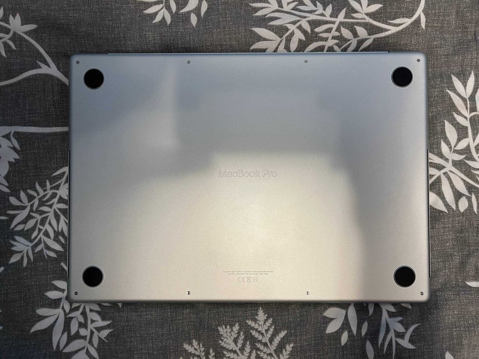 Macbook Pro 16 2021 Silver / M1 Pro / 16GB RAM / 512GB