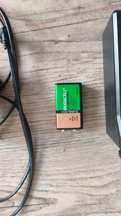 Carregador pilhas Duracell + Pilha 9V Duracell