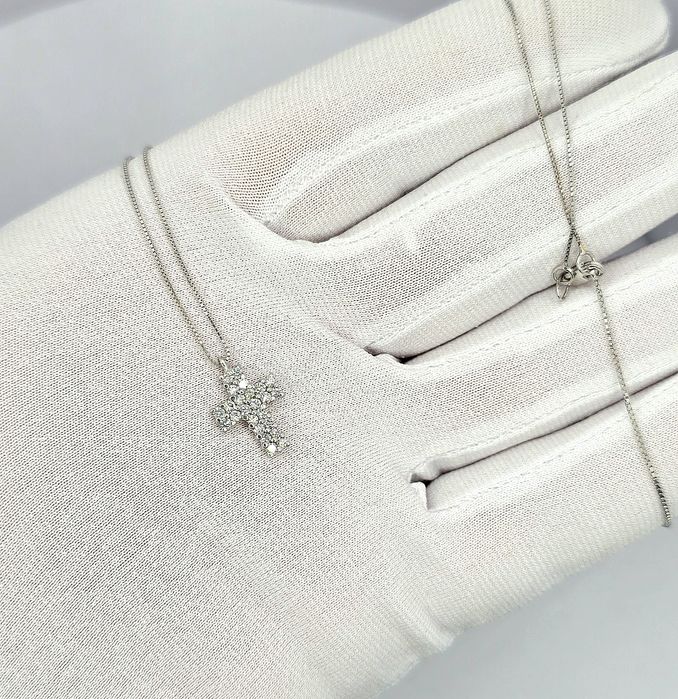 Подвеска с цепочкой и бриллиантами