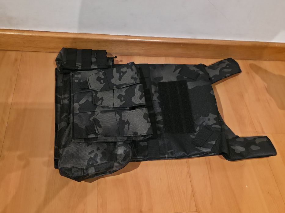 Vendo coletes airsoft Novos