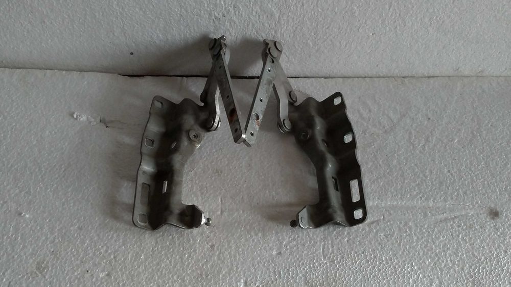 Dobradiças do capo Mercedes-Benz C-Classe (W203). 2000/2007