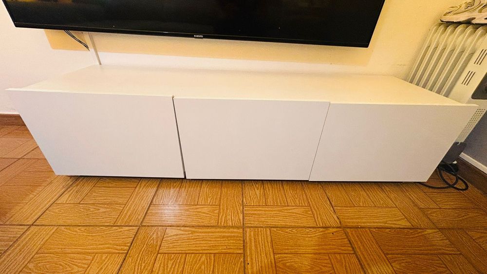 Vendo móvel para televisão em branco (modelo Remus XVIII, comprado na Móveis.pt por 379 €.