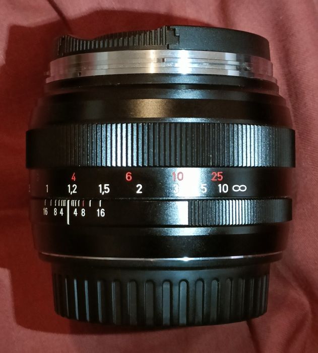 Carl Zeiss planar 50mm 1.4 canon EF