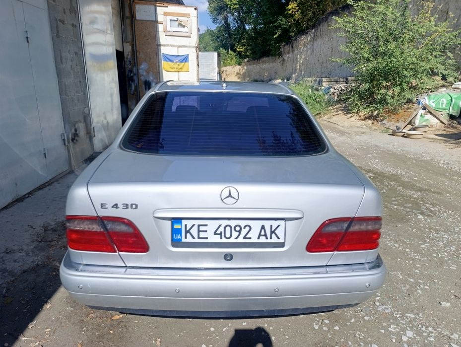 Мерседес w210 e 430 1999, m113, 4.3. Газ/бензин.