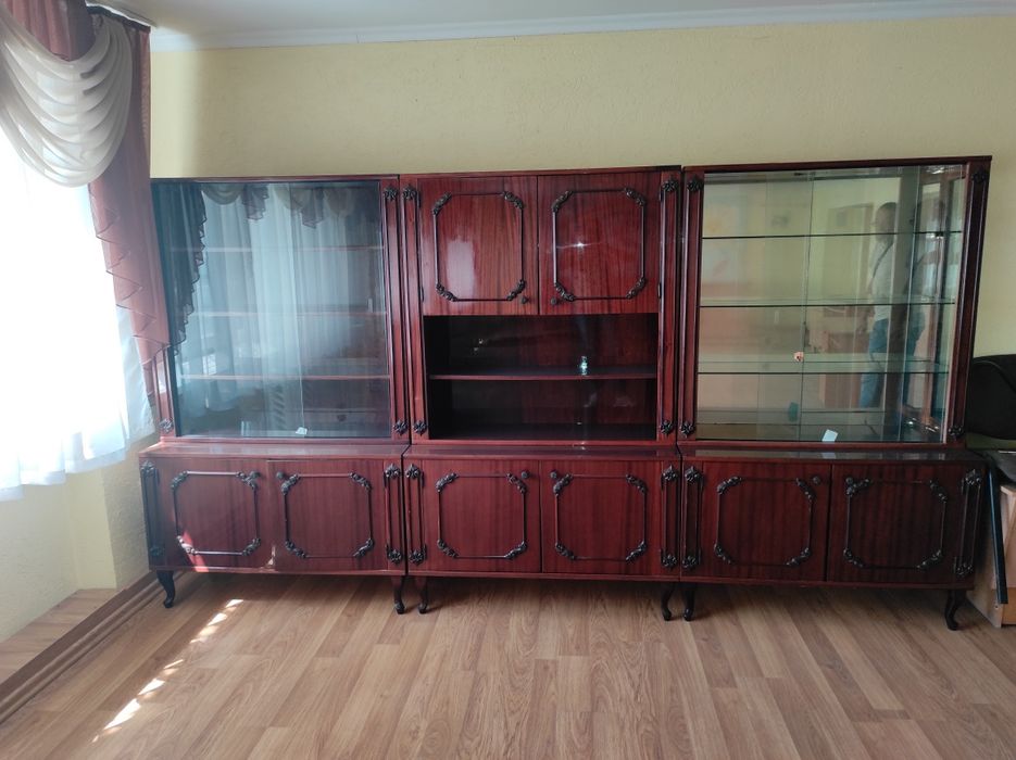 Розпродаємо офісні шафи б/в