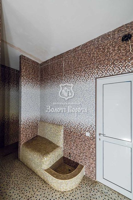 Ресторанно-готельний комплекс, 574 м2, 12 соток. пгт Калиновка