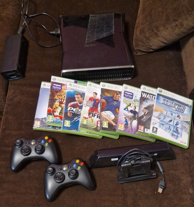 Konsola xbox360 + kinect+ dwa pady+ gry