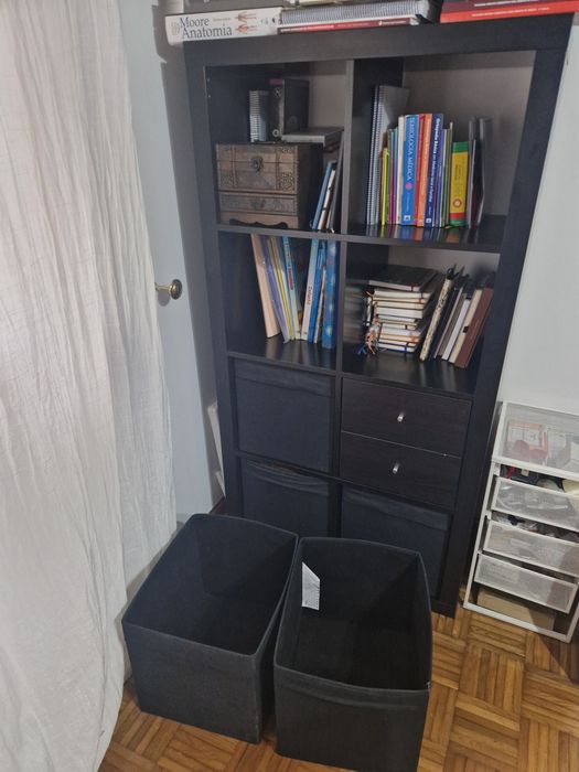 Estante Kallax com acessórios