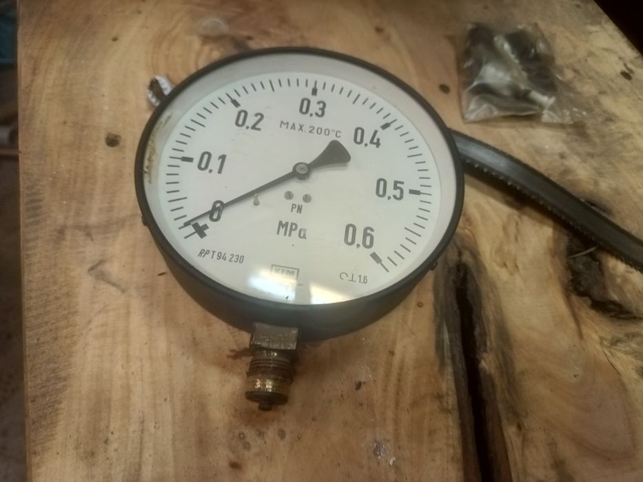 Manometr ciśnieniowy 0,6 MPa.