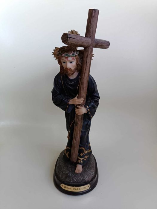 Imagem de Jesus Cristo transportando a cruz