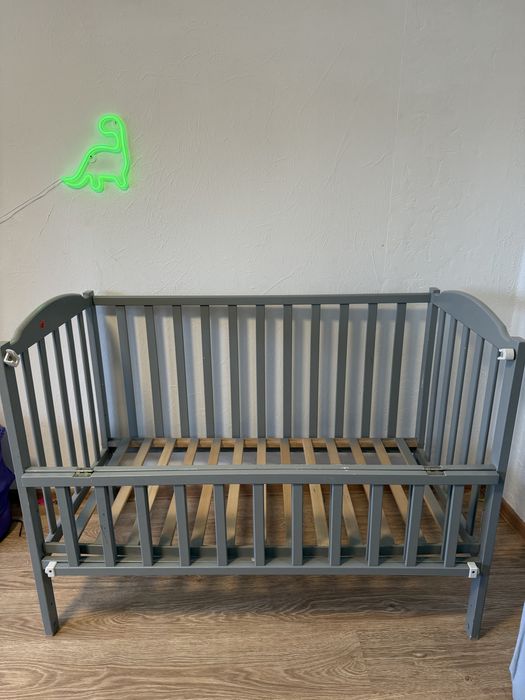 Дитяче ліжко з  буку  сіре