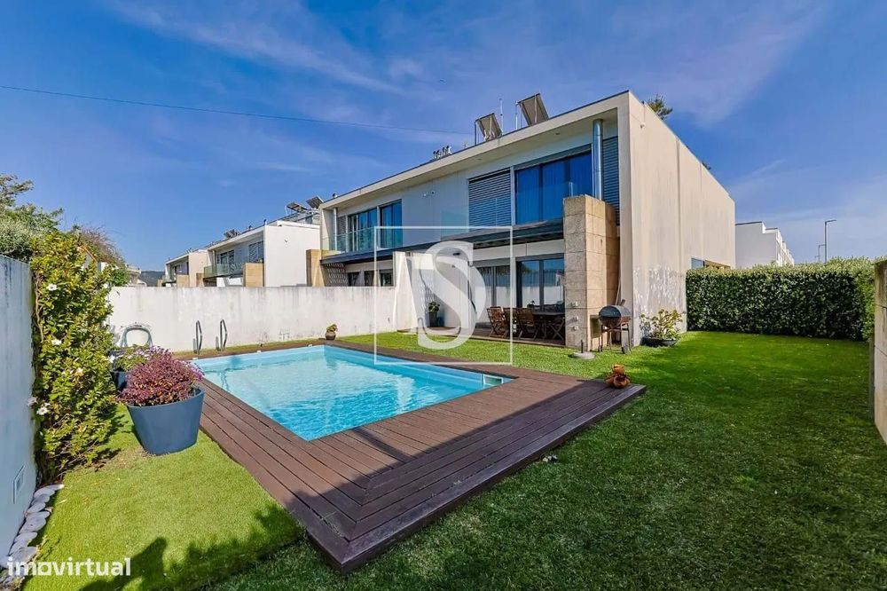 Moradia de Luxo, T4, com piscina e vista mar desde o terraço
