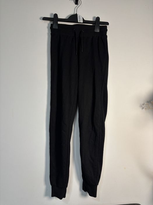 Czarne spodnie dresowe primark
