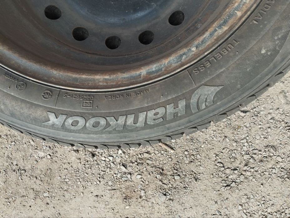 Продам Hankook Optimo K406 185/55 R15.  С діском. ,