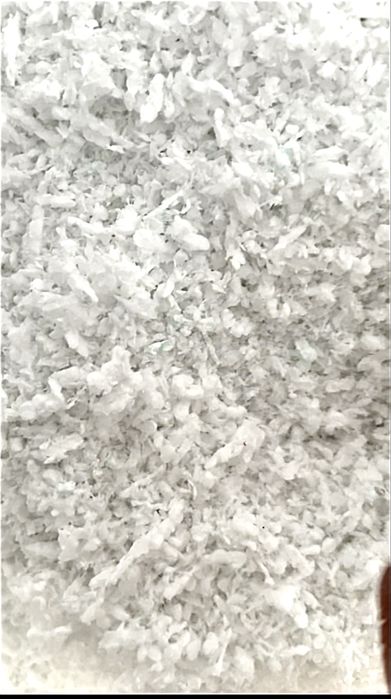 Крихти або стружка з пінопласту.