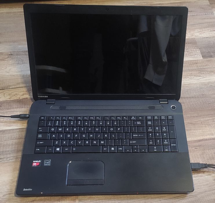 Toshiba Satellite C70D - A - 11D AMD A6 /8GB/ 500GB 17"