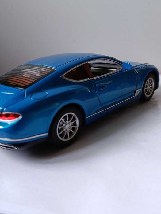 Модель авто  Bentley Continental GT.1/24