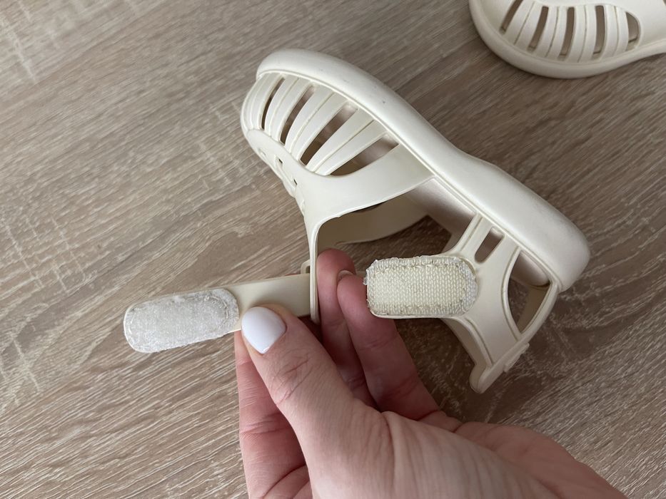 Босоніжки дитячі Igor Tobby 19р.