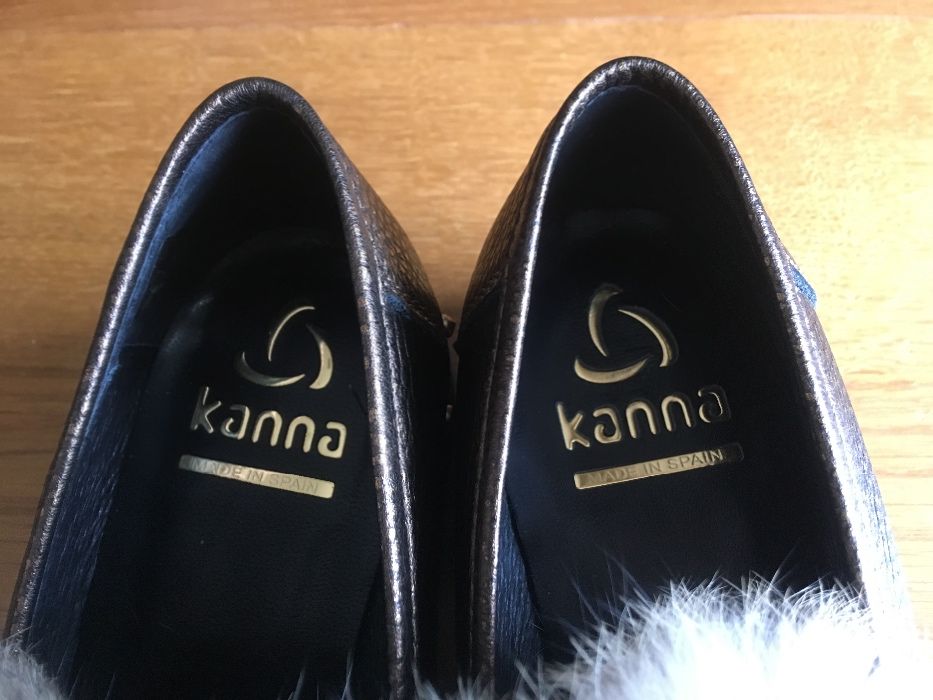 Sapatos de senhora/mocassins em pele marca Kanna (NOVOS!)