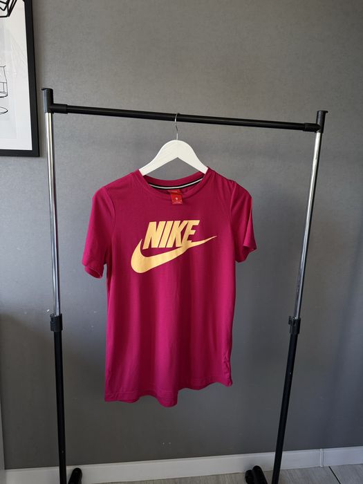 Футболка Nike рожева