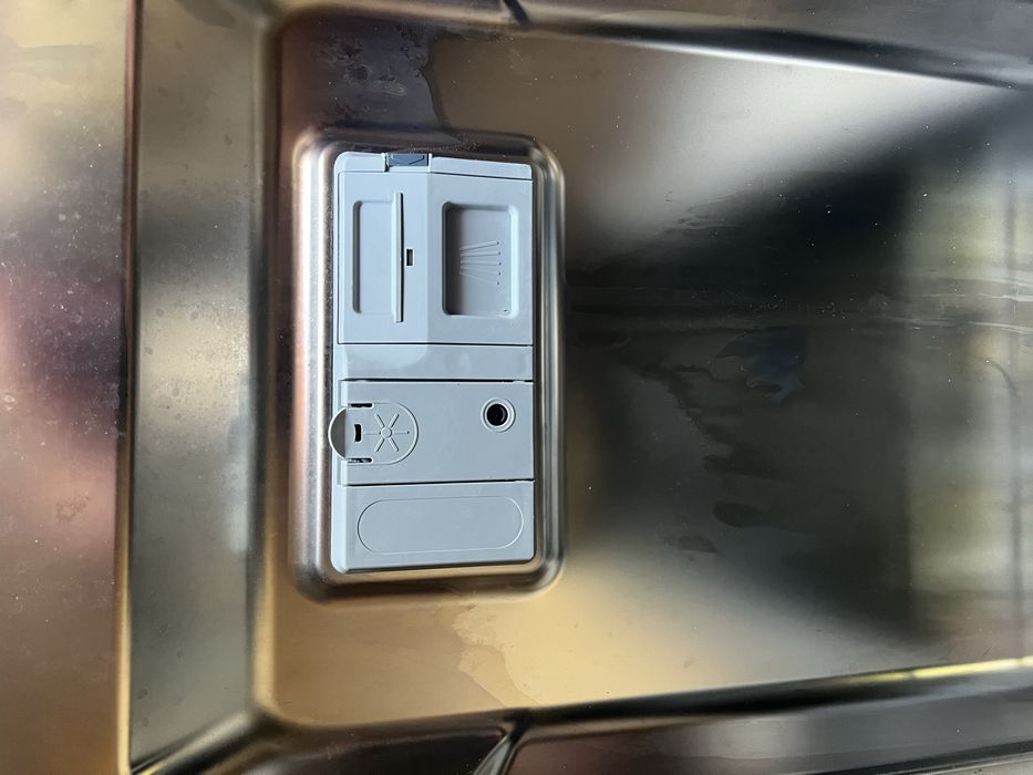 Посудомийна машина INDESIT