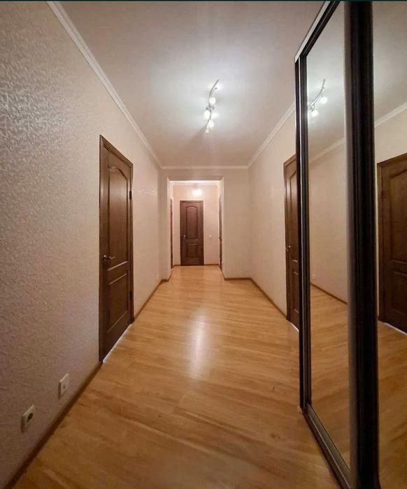 Оренда.3-х кімнатна квартира 15000 метро Позняки вул.Ани Ахматової.31