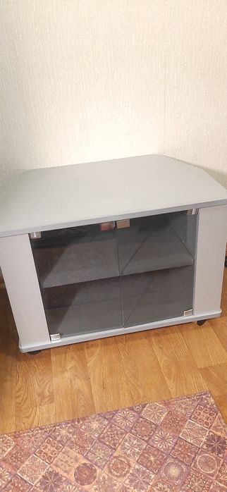 Продам тумбу под телевизор