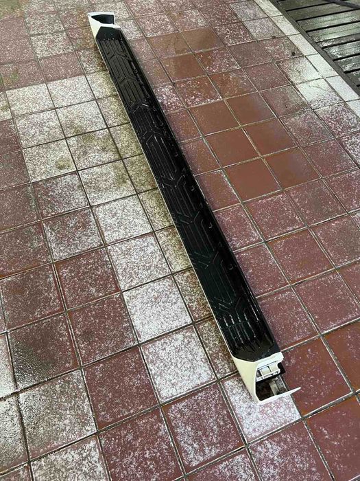 Левая подножка порог Infiniti QX56/QX80 Nissan Patrol/Armada Y62