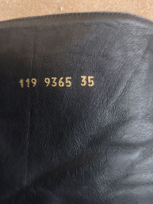 Botas em pele genuina e tecido