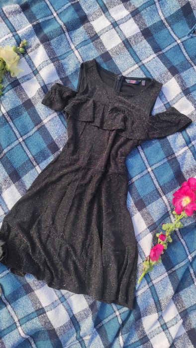 Сукня чорна, з люрексовою ниткою.