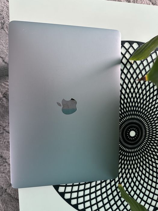 Macbook Pro 13 2019 macOs Sequoia