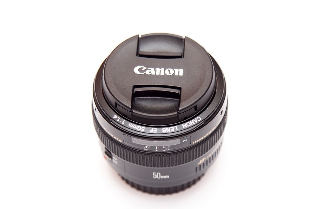 Canon EF 50mm  f/1.4 USM, состояние как новый, работает прекрасно.