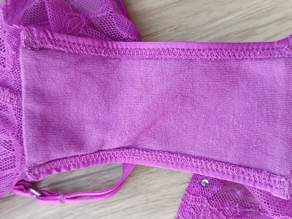 Seksowne fioletowe koronkowe majtki z kamyczkami M/L 38/40